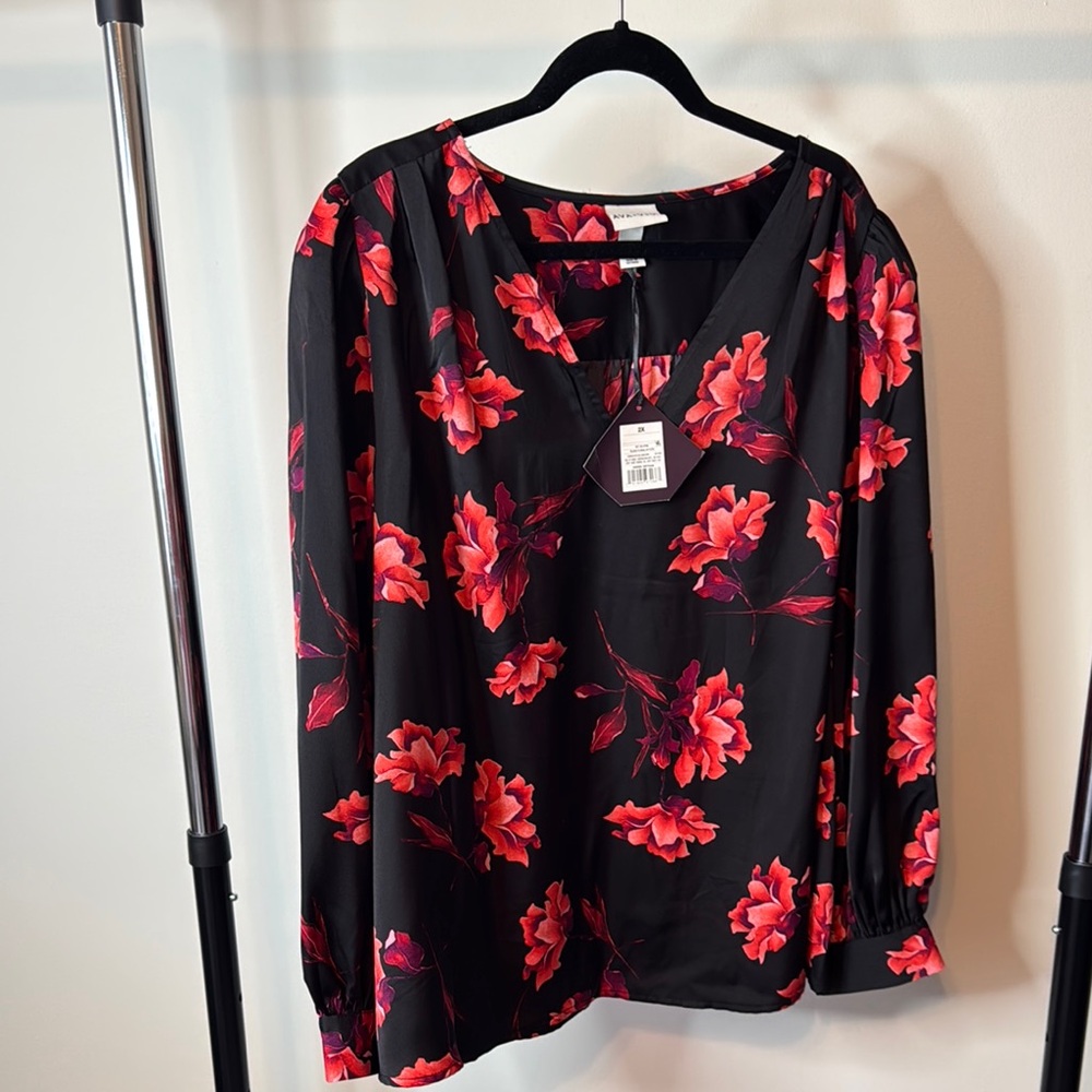 Ava & Viv Black and Red Floral Long Sleeve Blouse